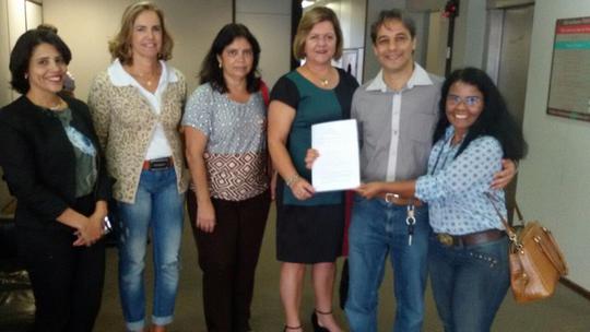 Foto da entrega do Plano Municipal de Goiânia (03/06/2015)