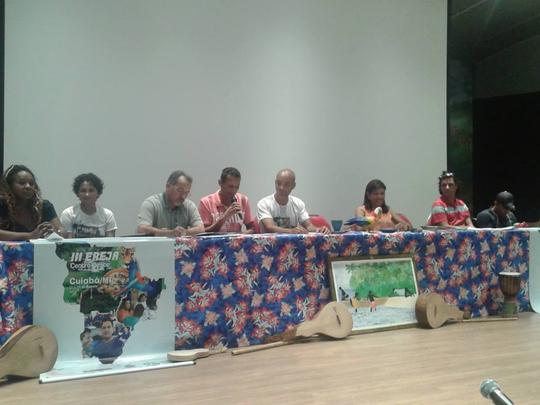 Mesa de Abertura com a participação do educando Jerri Adriani e professor Adão José 