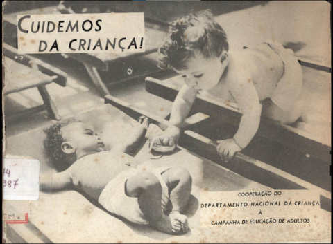 Cuidemos da criança!. Livro, capa com fotografia de dois bebes